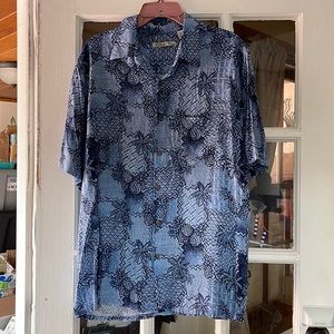Batik Bay Size Large Button Down Hawaiian Shirt in Blues